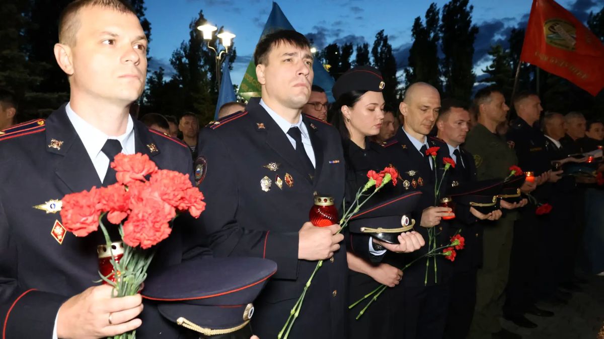 Сегодня, в День памяти и скорби – 85-й годовщины начала Великой Отечественной войны – состоялись памятные мероприятия в рамках Всероссийской акции #СвечаПамяти Сегодня, в День памяти и скорби – 85-й годовщины начала Великой Отечественной войны – состоялись памятные мероприятия в рамках Всероссийской акции #СвечаПамяти