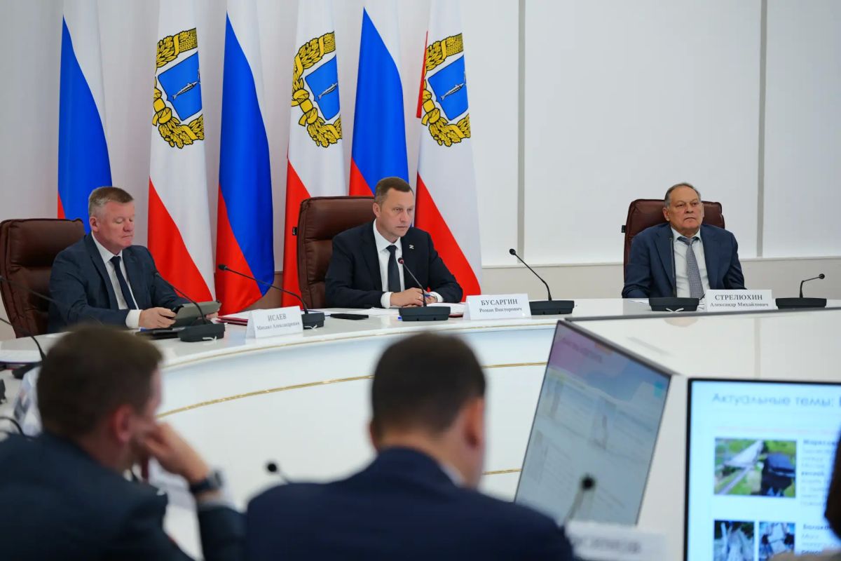 Губернатор Саратовской области Роман Бусаргин провел постоянно действующее совещание с зампредами Правительства, министрами и руководителями ведомств, а также главами районов Губернатор Саратовской области Роман Бусаргин провел постоянно действующее совещание с зампредами Правительства, министрами и руководителями ведомств, а также главами районов