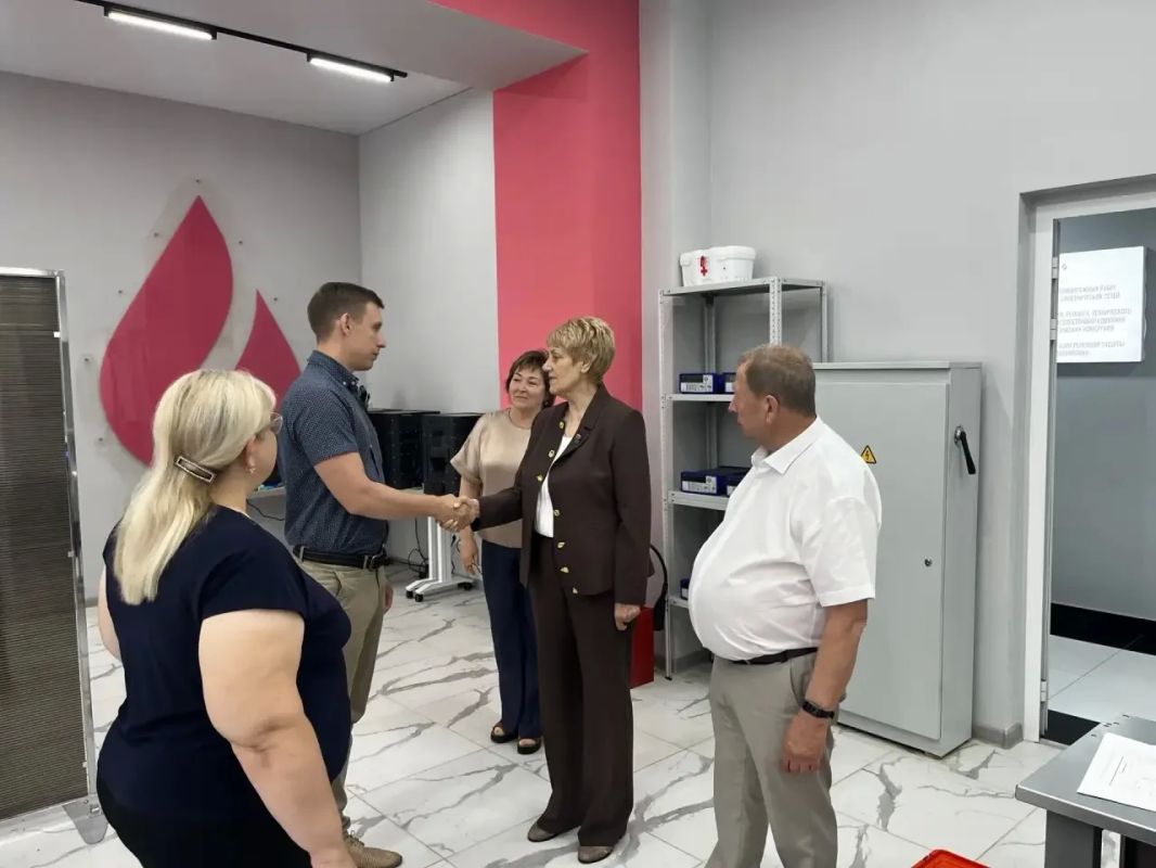 В Балаково посетила Губернаторский колледж, где ознакомилась с материально-технической базой учреждения и пообщалась со студентами и преподавателями В Балаково посетила Губернаторский колледж, где ознакомилась с материально-технической базой учреждения и пообщалась со студентами и преподавателями