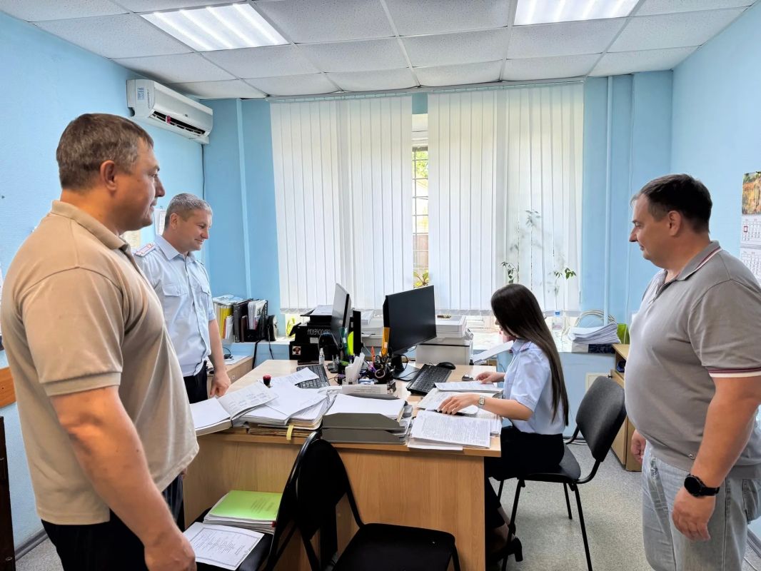 В рамках акции #ГражданскийМониторинг представители Общественного совета при городском управлении полиции Вячеслав Шаронов и Алексей Гаврилов посетили отдел по вопросам миграции ОП № 8 в составе УМВД России по городу... В рамках акции #ГражданскийМониторинг представители Общественного совета при городском управлении полиции Вячеслав Шаронов и Алексей Гаврилов посетили отдел по вопросам миграции ОП № 8 в составе УМВД России по городу...