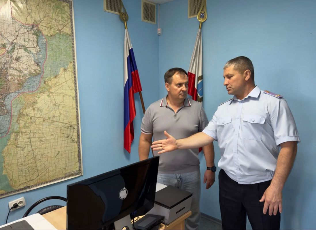 В рамках акции #ГражданскийМониторинг представители Общественного совета при городском управлении полиции Вячеслав Шаронов и Алексей Гаврилов посетили отдел по вопросам миграции ОП № 8 в составе УМВД России по городу... В рамках акции #ГражданскийМониторинг представители Общественного совета при городском управлении полиции Вячеслав Шаронов и Алексей Гаврилов посетили отдел по вопросам миграции ОП № 8 в составе УМВД России по городу...