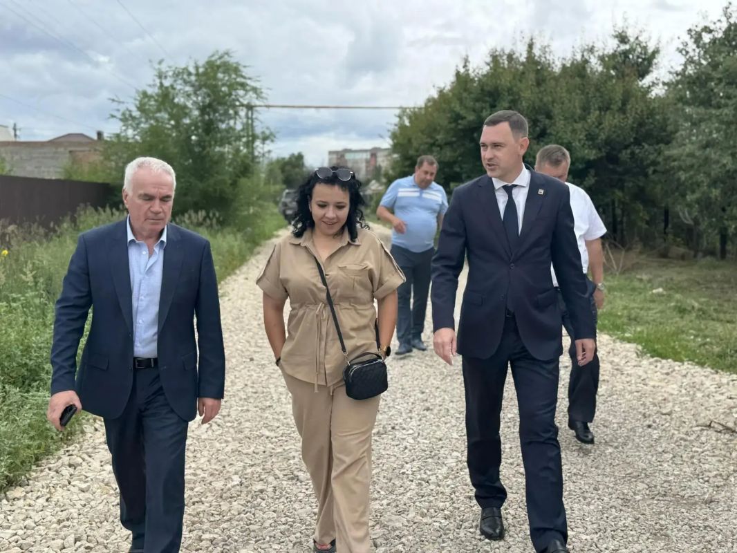 В частном секторе поселка Приволжский появилась новая асфальтовая дорога В частном секторе поселка Приволжский появилась новая асфальтовая дорога