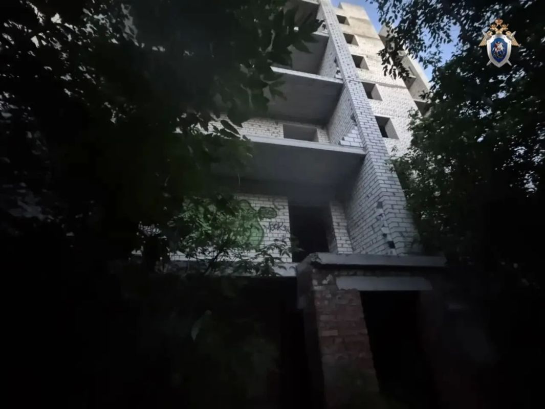 В Саратове 11-летняя девочка упала со второго этажа в заброшке на Миллеровской В Саратове 11-летняя девочка упала со второго этажа в заброшке на Миллеровской
