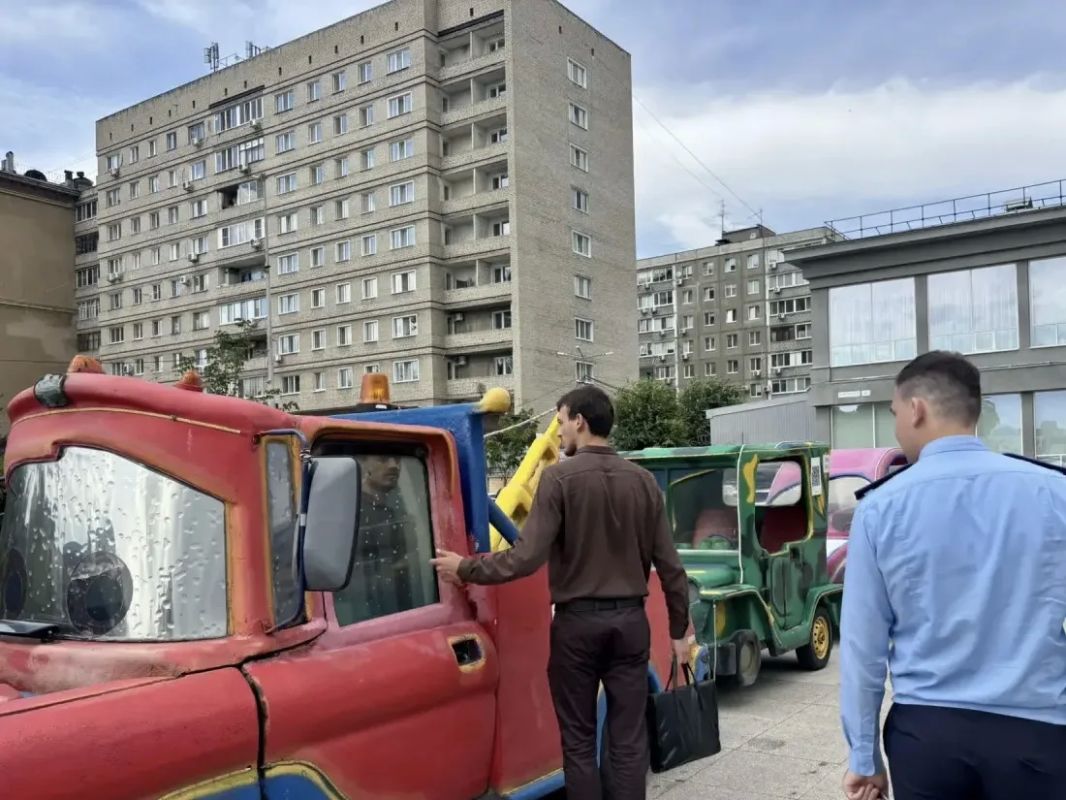 Продолжается контроль за размещением сезонных аттракционов Продолжается контроль за размещением сезонных аттракционов