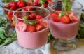 Летнее наслаждение: освежающее желе из ряженки с клубникой