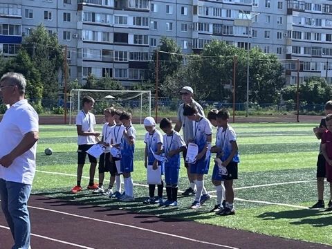 «Дружба-Ровесник» — обладатель Кубка Губернатора среди дворовых команд по футболу «Дружба-Ровесник» — обладатель Кубка Губернатора среди дворовых команд по футболу