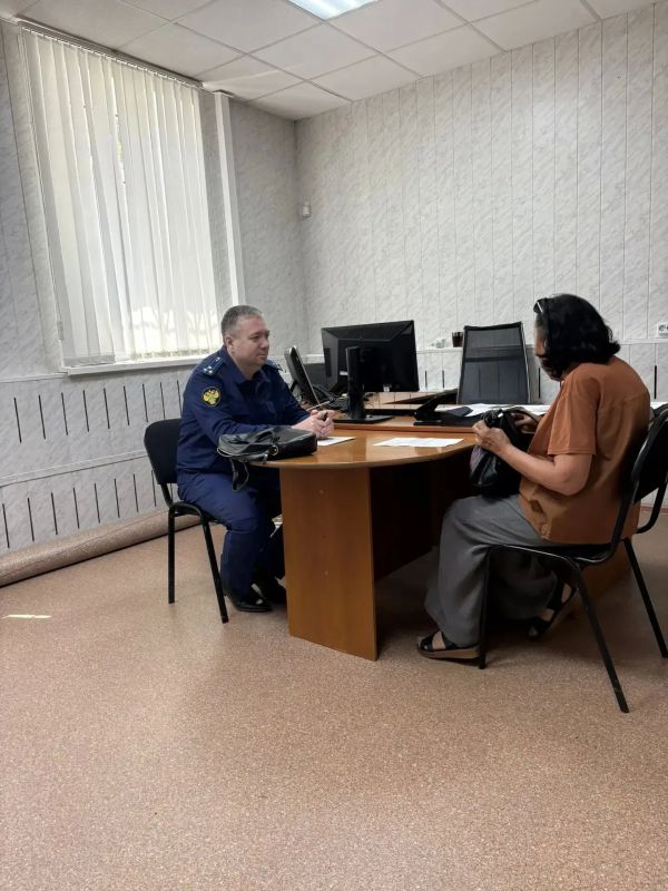 Заместитель прокурора Саратовской области Дмитрий Симанович провел выездной личный прием жителей отдаленных населенных пунктов Заместитель прокурора Саратовской области Дмитрий Симанович провел выездной личный прием жителей отдаленных населенных пунктов
