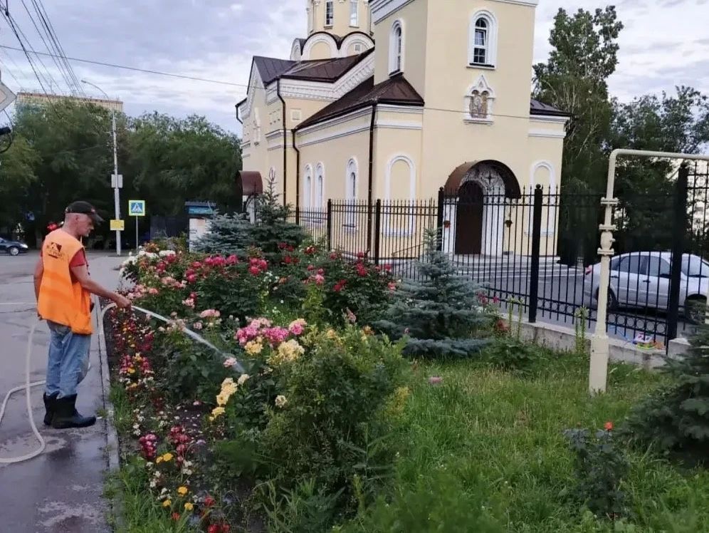 Продолжаются работы по благоустройству Продолжаются работы по благоустройству