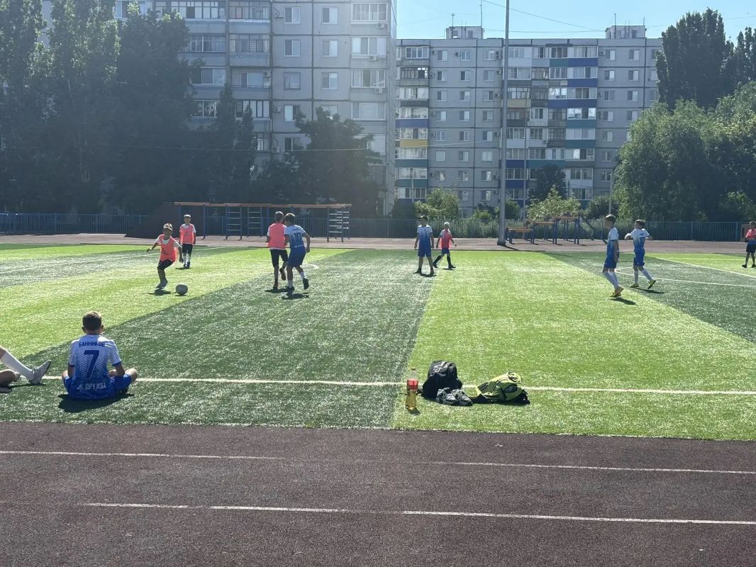 «Дружба-Ровесник» — обладатель Кубка Губернатора среди дворовых команд по футболу «Дружба-Ровесник» — обладатель Кубка Губернатора среди дворовых команд по футболу