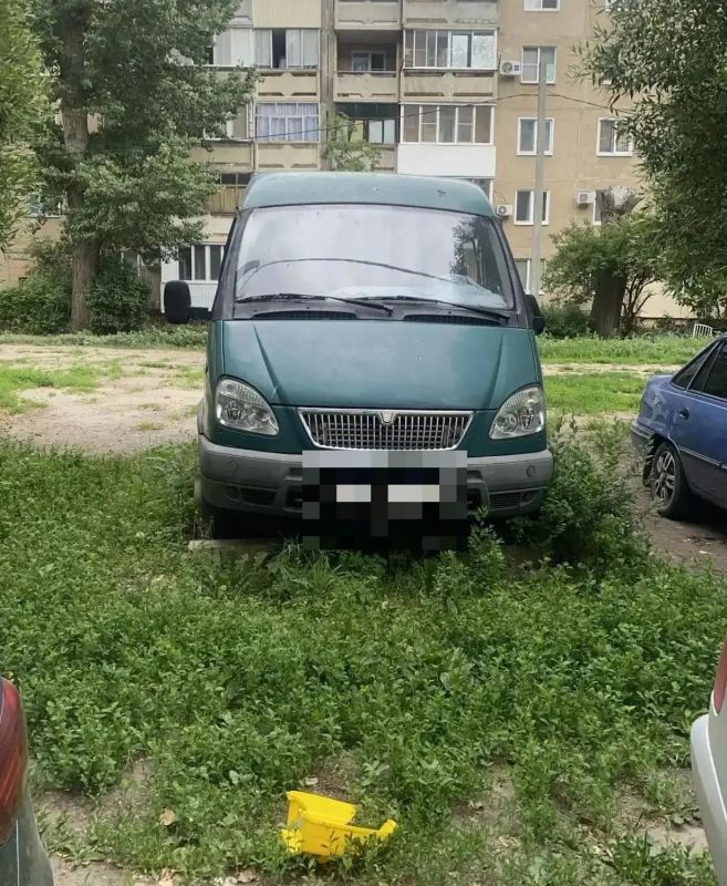 По фактам размещения автомобилей на зеленых зонах в Энгельсе возбуждено 22 административных дела По фактам размещения автомобилей на зеленых зонах в Энгельсе возбуждено 22 административных дела