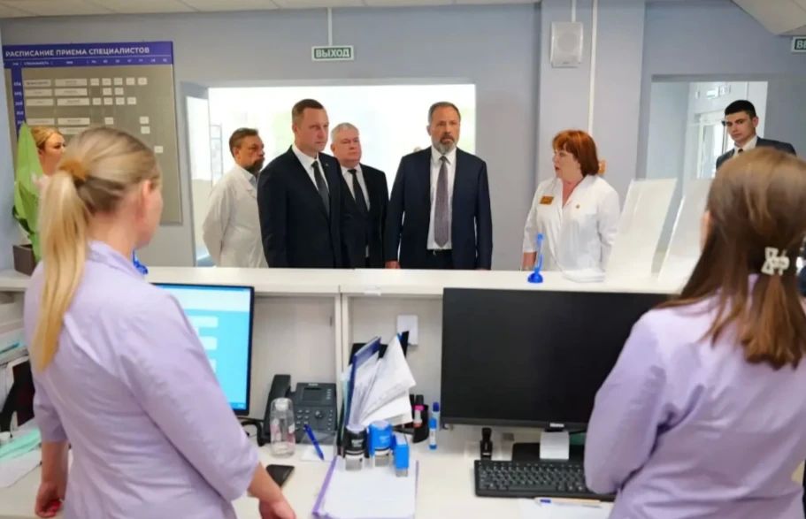 Полпред Комаров оценил новые соцобъекты в Саратовской области Полпред Комаров оценил новые соцобъекты в Саратовской области