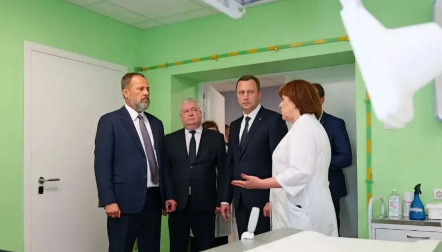 Полпред Комаров оценил новые соцобъекты в Саратовской области