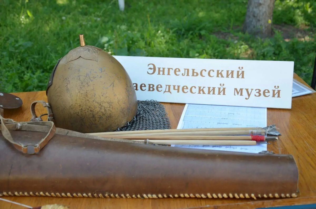 Сегодня жители и гости города Энгельса совершили увлекательный экскурс в историю нашего края в рамках еженедельного проекта «Музейный калейдоскоп» Сегодня жители и гости города Энгельса совершили увлекательный экскурс в историю нашего края в рамках еженедельного проекта «Музейный калейдоскоп»
