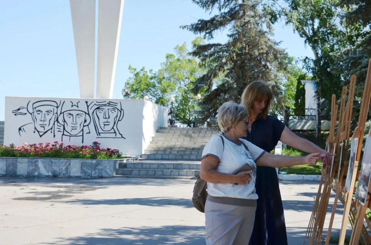 Сегодня жители и гости города Энгельса совершили увлекательный экскурс в историю нашего края в рамках еженедельного проекта «Музейный калейдоскоп» Сегодня жители и гости города Энгельса совершили увлекательный экскурс в историю нашего края в рамках еженедельного проекта «Музейный калейдоскоп»