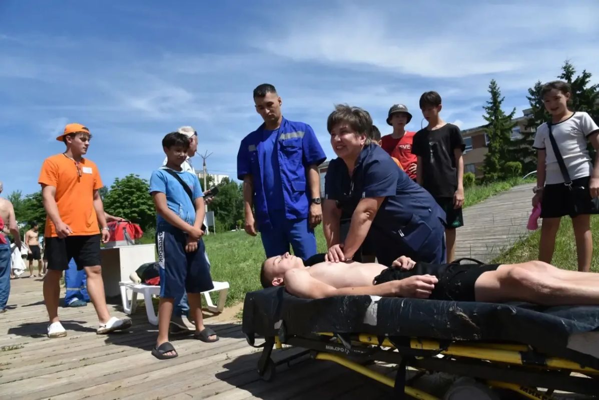В Балаково провели учения по спасению утопающих В Балаково провели учения по спасению утопающих