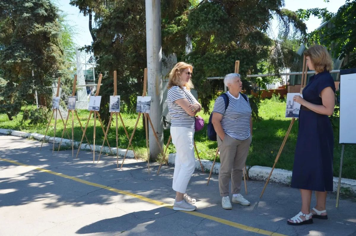 Сегодня жители и гости города Энгельса совершили увлекательный экскурс в историю нашего края в рамках еженедельного проекта «Музейный калейдоскоп» Сегодня жители и гости города Энгельса совершили увлекательный экскурс в историю нашего края в рамках еженедельного проекта «Музейный калейдоскоп»