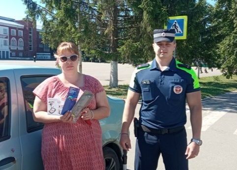В Ртищево госавтоинспекторы в преддверии профессионального праздника провели акцию #ПравилаНеНарушай В Ртищево госавтоинспекторы в преддверии профессионального праздника провели акцию #ПравилаНеНарушай