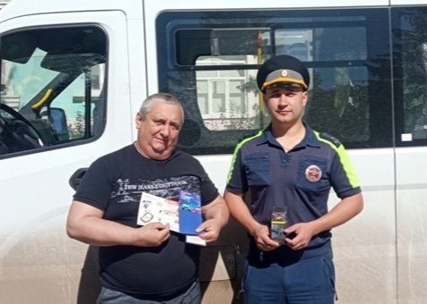 В Ртищево госавтоинспекторы в преддверии профессионального праздника провели акцию #ПравилаНеНарушай В Ртищево госавтоинспекторы в преддверии профессионального праздника провели акцию #ПравилаНеНарушай