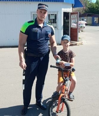 В Ртищево госавтоинспекторы в преддверии профессионального праздника провели акцию #ПравилаНеНарушай В Ртищево госавтоинспекторы в преддверии профессионального праздника провели акцию #ПравилаНеНарушай
