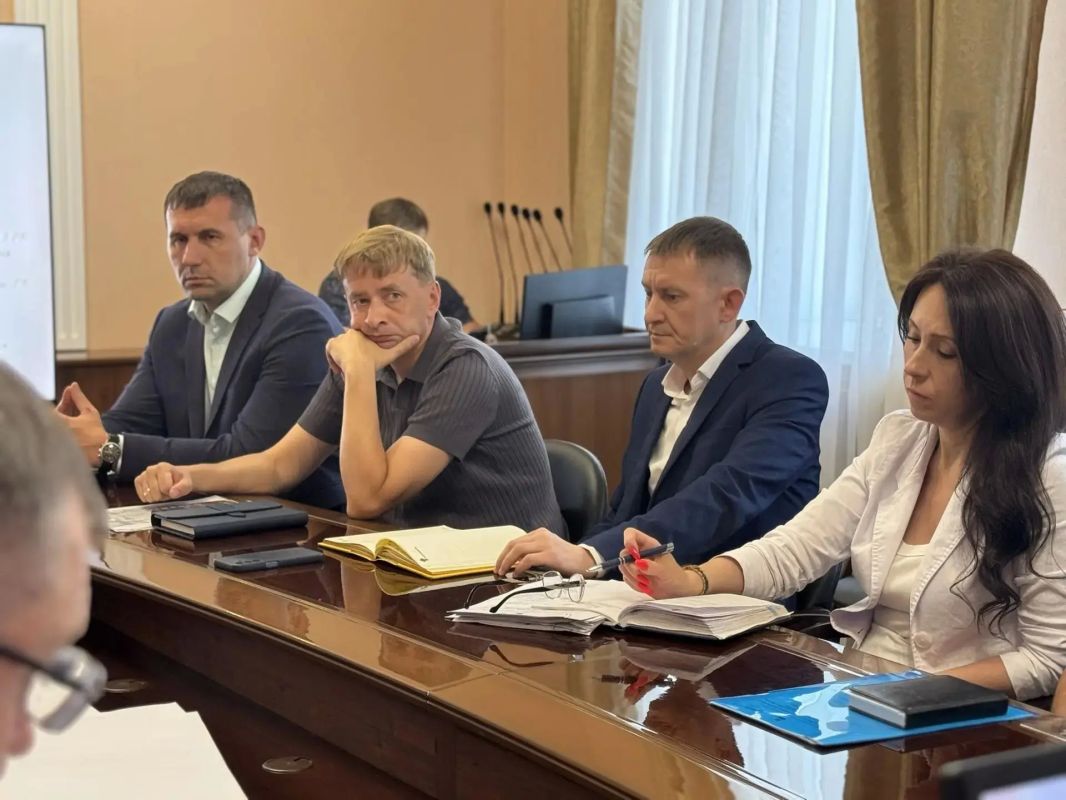 В первом полугодии 2026 года в Энгельсе ликвидировано порядка 300 незаконных объектов, за прошлый месяц - 76. На рабочем совещании с руководителями профильных структур администрации подвели промежуточные итоги работы В первом полугодии 2026 года в Энгельсе ликвидировано порядка 300 незаконных объектов, за прошлый месяц - 76. На рабочем совещании с руководителями профильных структур администрации подвели промежуточные итоги работы