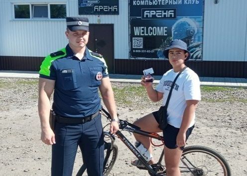 В Ртищево госавтоинспекторы в преддверии профессионального праздника провели акцию #ПравилаНеНарушай В Ртищево госавтоинспекторы в преддверии профессионального праздника провели акцию #ПравилаНеНарушай