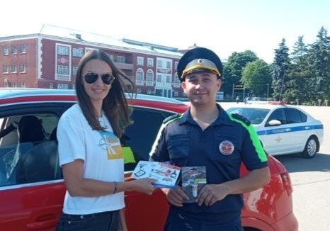 В Ртищево госавтоинспекторы в преддверии профессионального праздника провели акцию #ПравилаНеНарушай В Ртищево госавтоинспекторы в преддверии профессионального праздника провели акцию #ПравилаНеНарушай