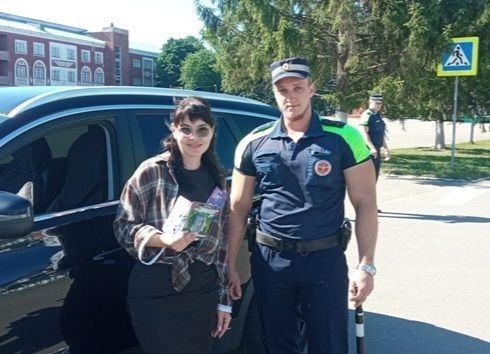 В Ртищево госавтоинспекторы в преддверии профессионального праздника провели акцию #ПравилаНеНарушай В Ртищево госавтоинспекторы в преддверии профессионального праздника провели акцию #ПравилаНеНарушай