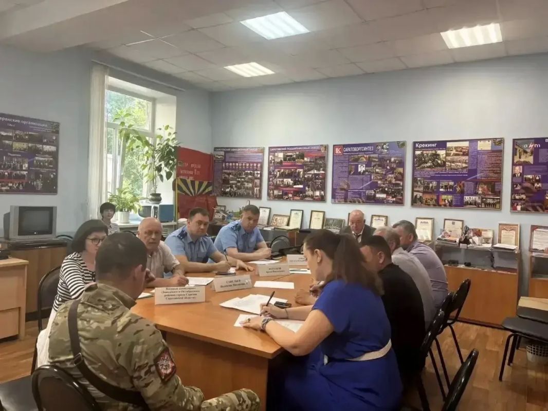 Глава города Саратова Игорь Молчанов провел личный прием участников СВО и членов их семей Глава города Саратова Игорь Молчанов провел личный прием участников СВО и членов их семей