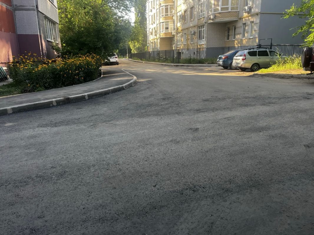 В Балаково продолжается активное благоустройство дворовых территорий В Балаково продолжается активное благоустройство дворовых территорий