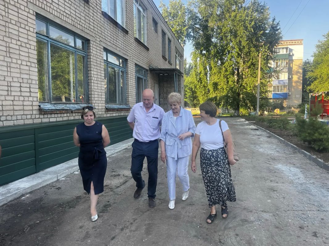 В Балаково началась реализация депутатского проекта председателя Государственной Думы Вячеслава Володина по благоустройству территорий дошкольных учреждений