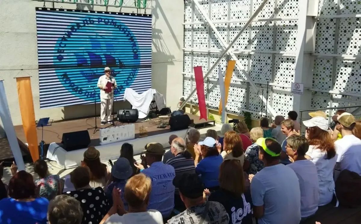 Летний кинотеатр на Новой Набережной стал площадкой фестиваля «Корабли Санди», где состоялась «Ярмарка талантов» Летний кинотеатр на Новой Набережной стал площадкой фестиваля «Корабли Санди», где состоялась «Ярмарка талантов»