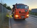 Уборка города. Коммунальные службы осуществляют уборку дорог и тротуаров, мойку и ремонт остановочных павильонов, уход за зелеными зонами, подбор мусора, а также ремонт дорожных знаков и ограждений