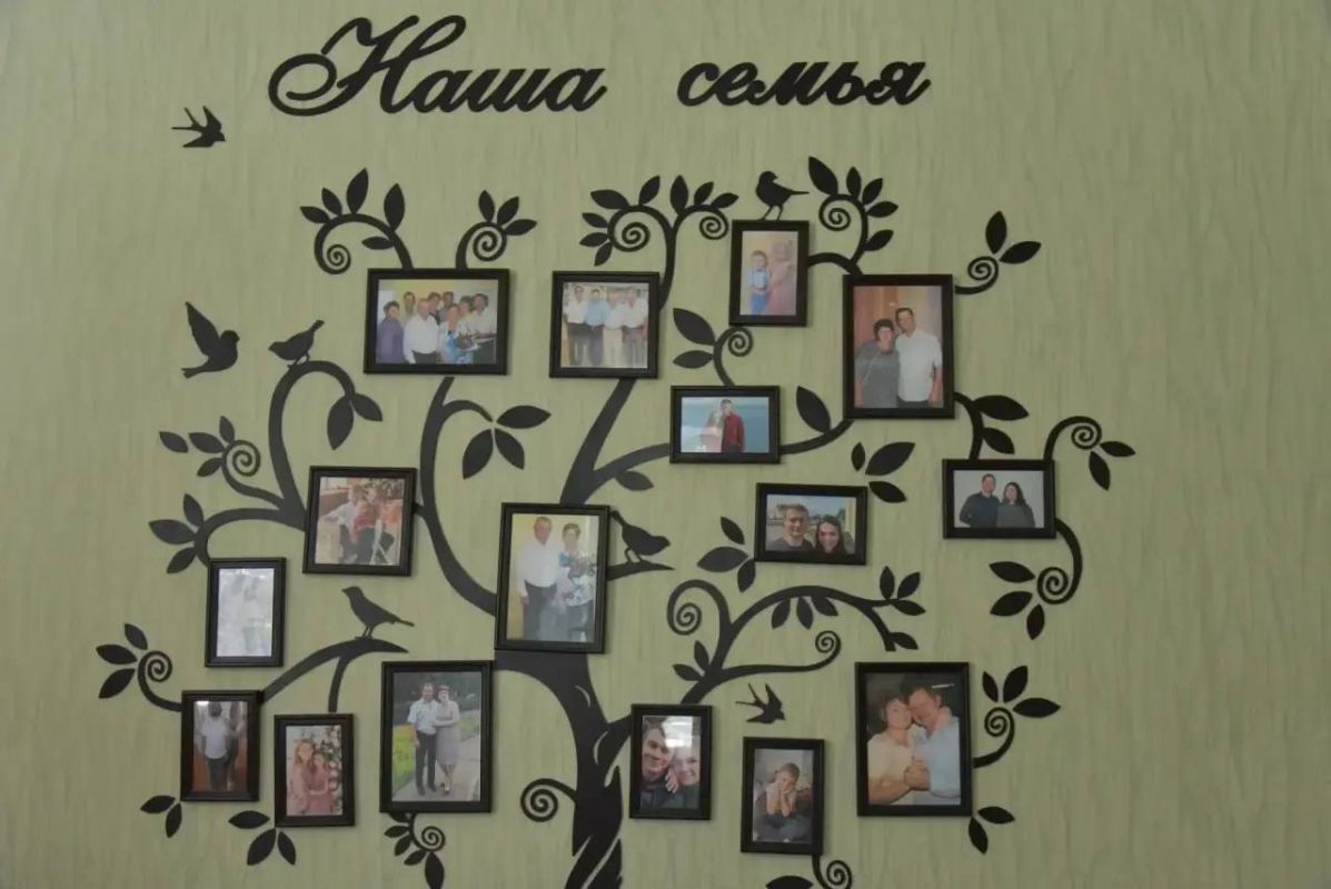 В День семьи, любви и верности, семье Клецковых из поселка Новониколаевский вручено свидетельство о занесении на Доску почета Саратовской области «Лучшие семьи Губернии» за достойное воспитание детей В День семьи, любви и верности, семье Клецковых из поселка Новониколаевский вручено свидетельство о занесении на Доску почета Саратовской области «Лучшие семьи Губернии» за достойное воспитание детей