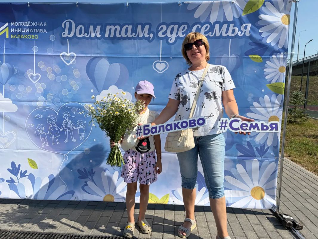 На мастер-классе ко Дню семьи, любви и верности балаковцев научили собирать браслеты из бусин На мастер-классе ко Дню семьи, любви и верности балаковцев научили собирать браслеты из бусин