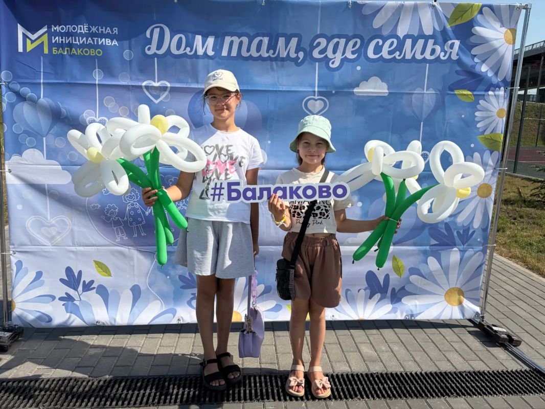 На мастер-классе ко Дню семьи, любви и верности балаковцев научили собирать браслеты из бусин На мастер-классе ко Дню семьи, любви и верности балаковцев научили собирать браслеты из бусин
