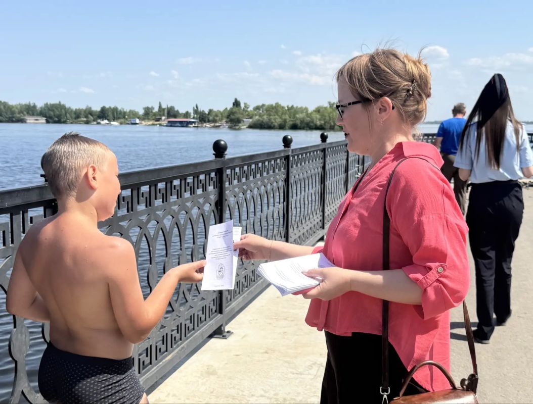 Профилактика на воде: саратовские полицейские и общественники напомнили подросткам правила безопасного поведения у водоемов Профилактика на воде: саратовские полицейские и общественники напомнили подросткам правила безопасного поведения у водоемов
