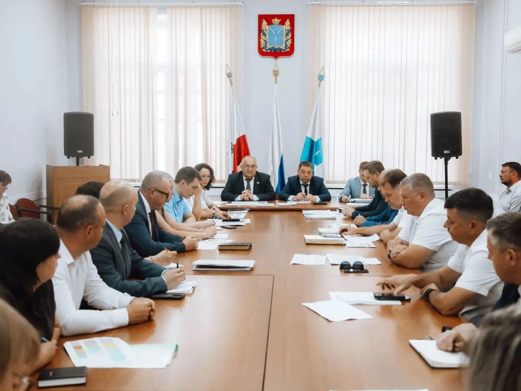 Провел заседание штаба по подготовке к отопительному сезону