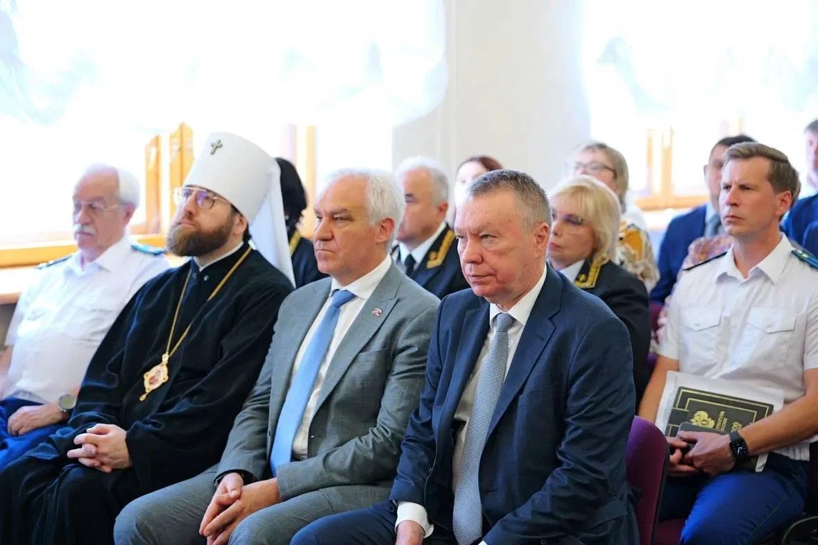 Нового прокурора Саратовской области представили коллективу Нового прокурора Саратовской области представили коллективу