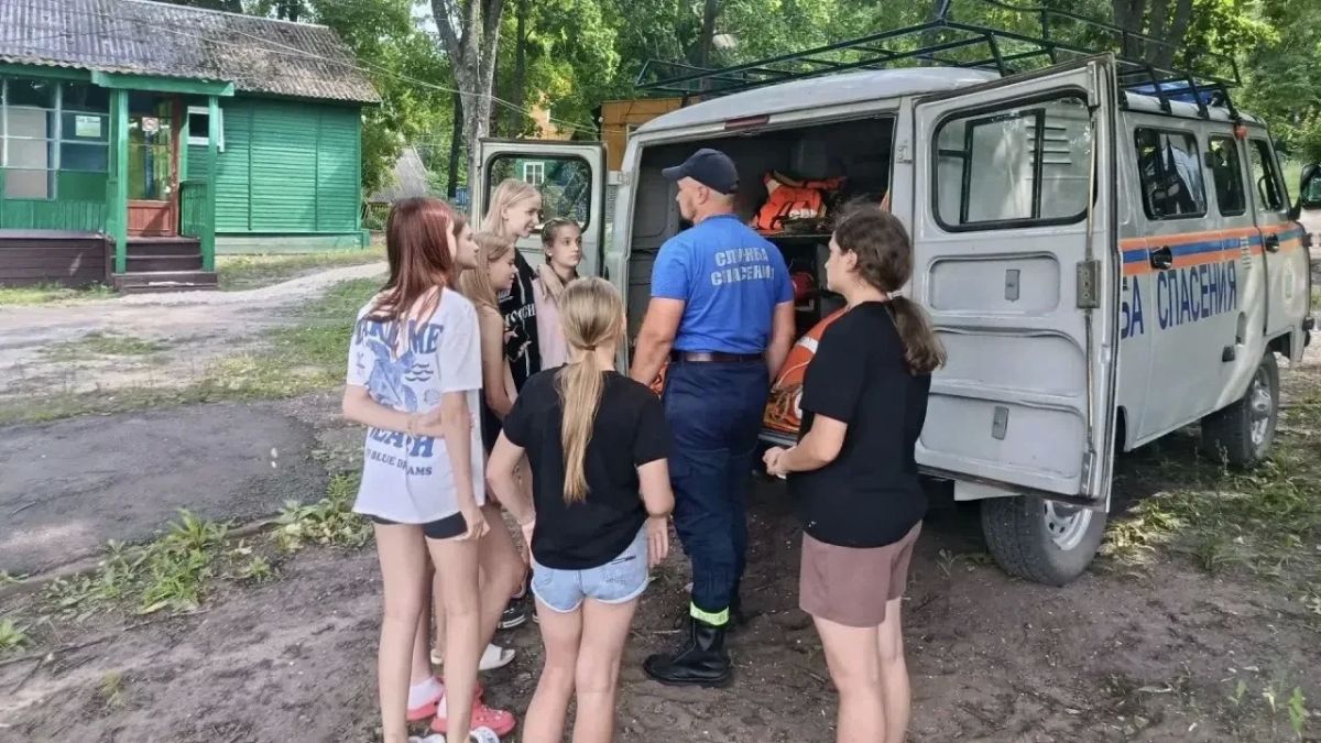 БЕЗОПАСНОЕ ЛЕТО!. Спасатели Службы спасения Саратовской области провели ряд обучающих занятий по безопасности для детских лагерей БЕЗОПАСНОЕ ЛЕТО!. Спасатели Службы спасения Саратовской области провели ряд обучающих занятий по безопасности для детских лагерей