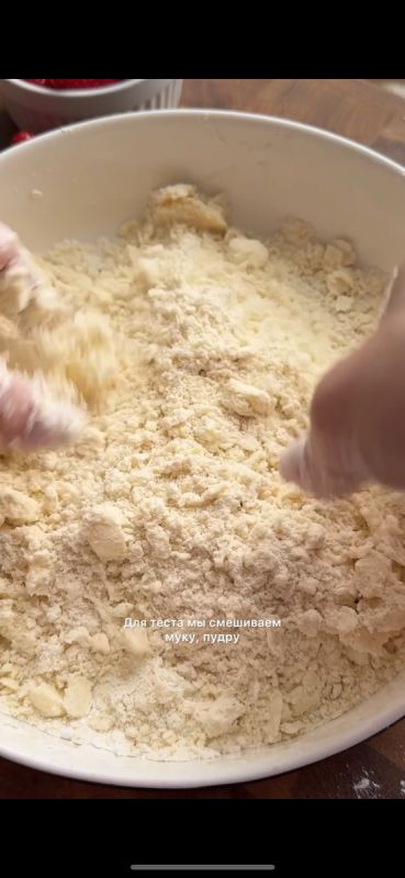 Летний десерт с клубникой: наслаждайтесь волшебным вкусом чизкейка в галете