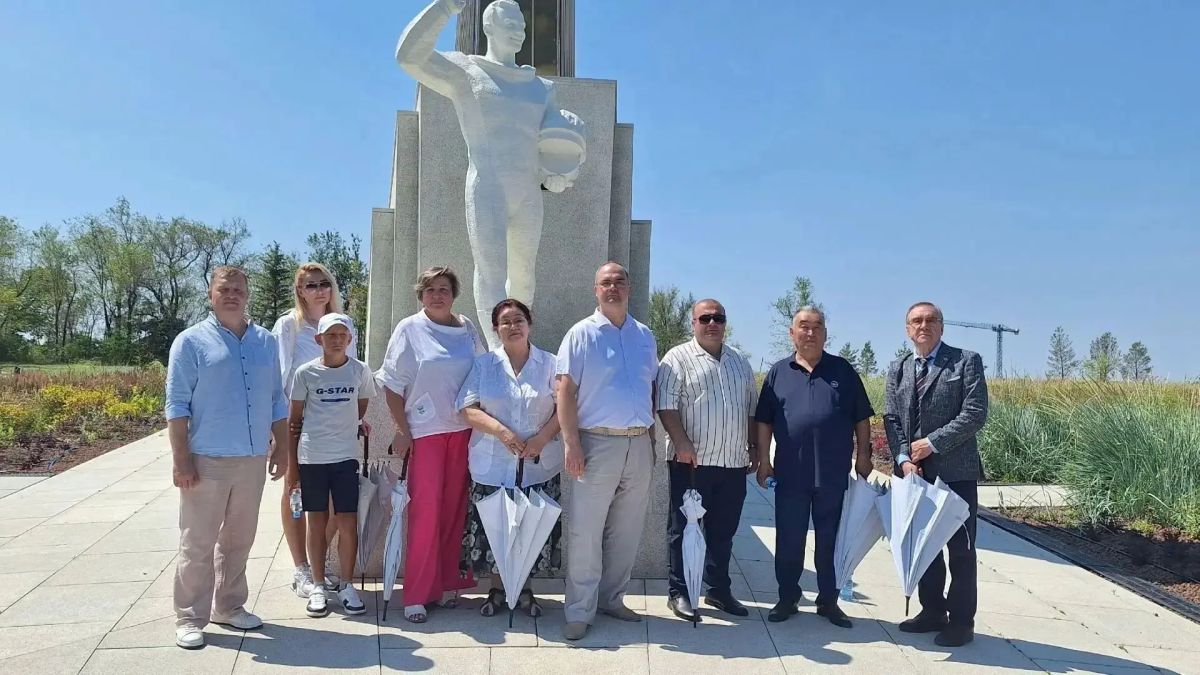 Руководители национально-культурных объединений с семьями посетили Парк покорителей космоса