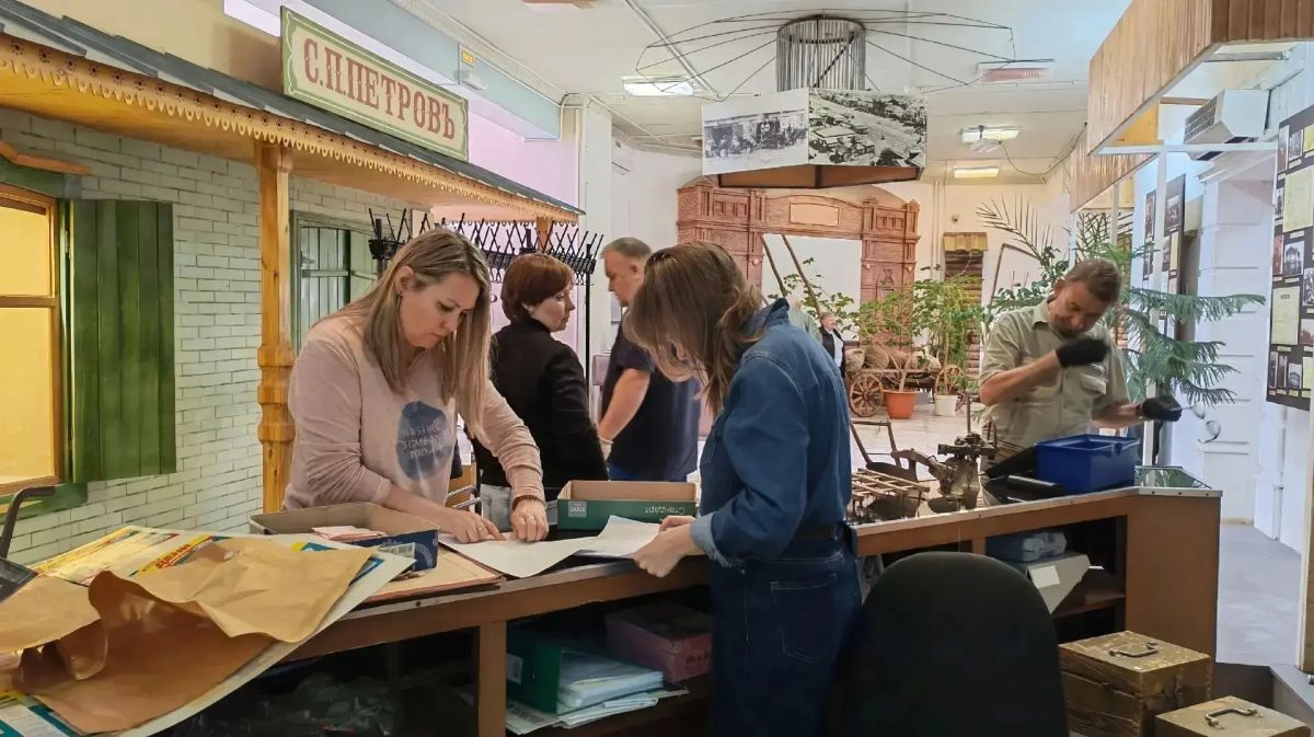 В Энгельсском краеведческом музее начался новый этап реконструкции: завершён демонтаж действующих музейных экспозиций и организовано бережное хранение экспонатов В Энгельсском краеведческом музее начался новый этап реконструкции: завершён демонтаж действующих музейных экспозиций и организовано бережное хранение экспонатов