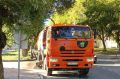 Уборка города. Коммунальные службы осуществляют уборку дорог и тротуаров, мойку и ремонт остановочных павильонов, уход за зелеными зонами, подбор мусора, а также ремонт дорожных знаков и ограждений