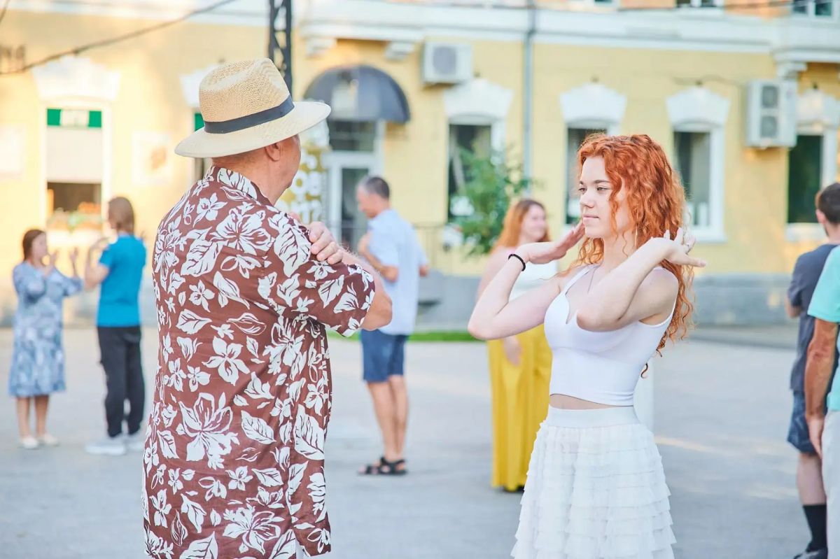 В Липках снова были танцы — несмотря на жару В Липках снова были танцы — несмотря на жару