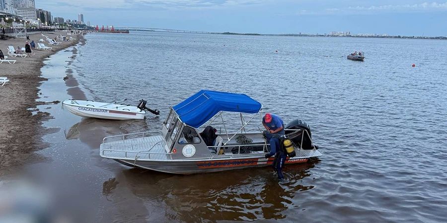 В Заводском районе с тонувшего на Волге катера спасли пять человек