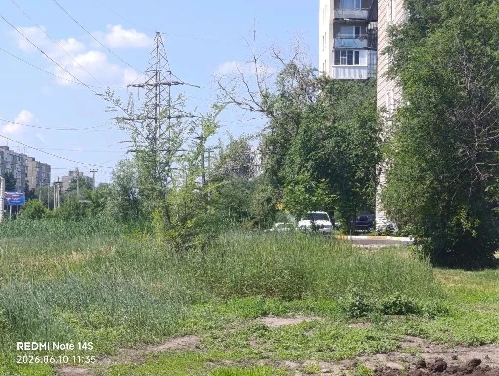 По поручению главы района Максима Леонова в Энгельсе усилена работа с управляющими компаниями по покосу сорной растительности во дворах многоквартирных домов По поручению главы района Максима Леонова в Энгельсе усилена работа с управляющими компаниями по покосу сорной растительности во дворах многоквартирных домов