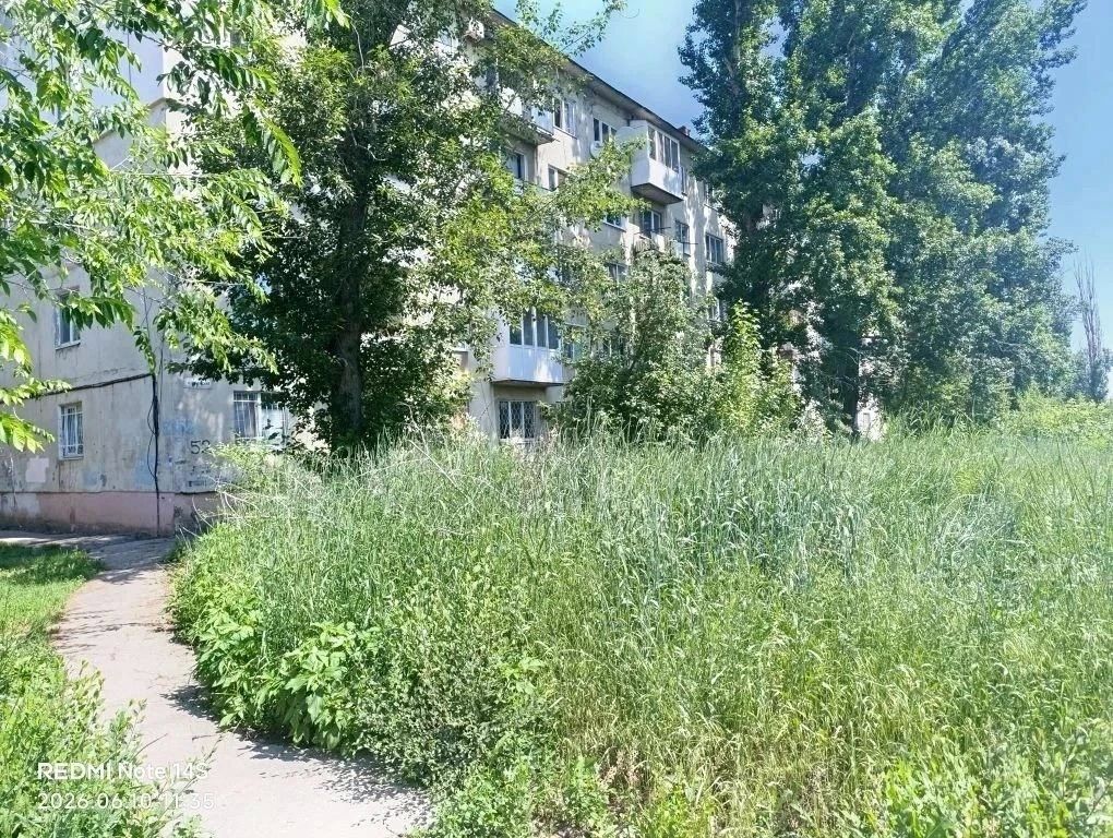 По поручению главы района Максима Леонова в Энгельсе усилена работа с управляющими компаниями по покосу сорной растительности во дворах многоквартирных домов По поручению главы района Максима Леонова в Энгельсе усилена работа с управляющими компаниями по покосу сорной растительности во дворах многоквартирных домов