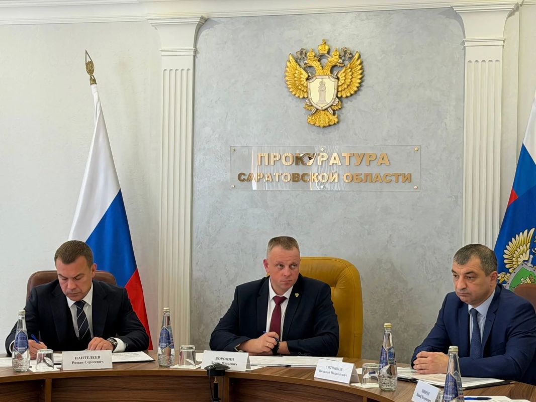 В г. Саратове начальник управления Генеральной прокуратуры Российской Федерации по Приволжскому федеральному округу Денис Воронин провел оперативное совещание с представителями правоохранительных и контролирующих органов...
