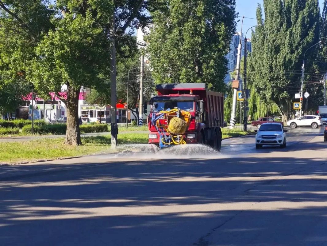 В Балаково в ежедневном режиме ведутся работы по благоустройству и очистке улиц В Балаково в ежедневном режиме ведутся работы по благоустройству и очистке улиц
