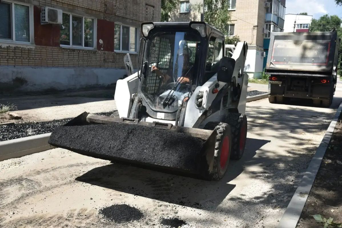 В Балаково ведется ремонт трёх местных проездов и двух дорог в частном секторе В Балаково ведется ремонт трёх местных проездов и двух дорог в частном секторе